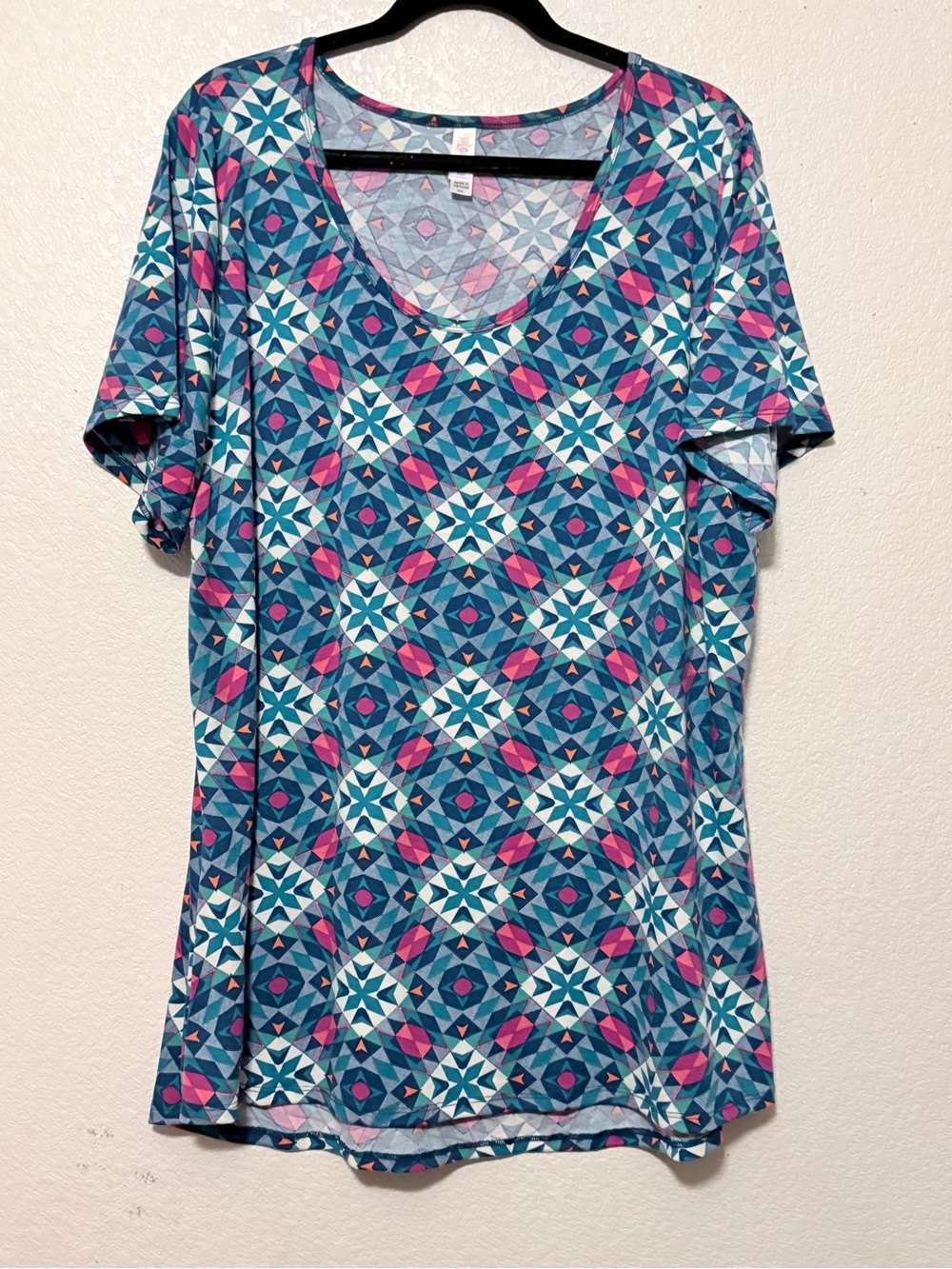 LuLaRoe Scoop Neck Tee — Teal, Pink & White Geometric 0319